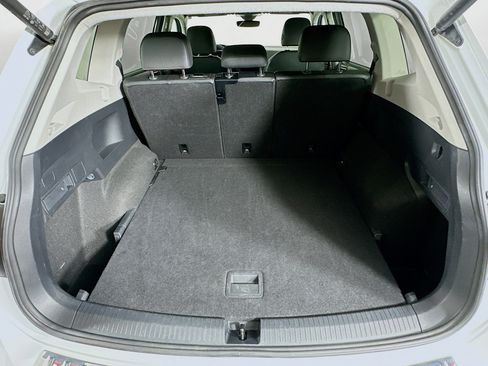 Used 2024 Volkswagen Tiguan Wolfsburg Edition image 28