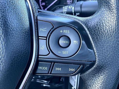 Used 2019 Toyota Camry LE image 18