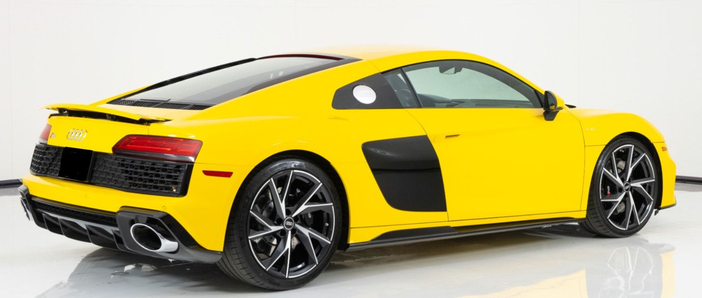Used 2021 Audi R8 V10 w/ Premium Package RWD image 2