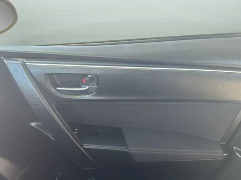 Used 2019 Toyota Corolla LE FWD image 19