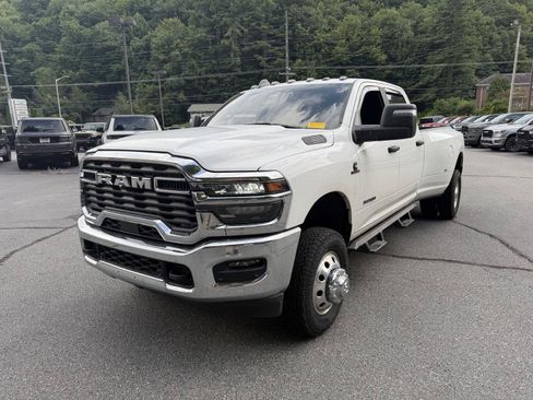 Used 2025 RAM 3500 Big Horn AWD/4WD image 2