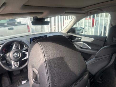 Used 2025 Acura MDX FWD image 11