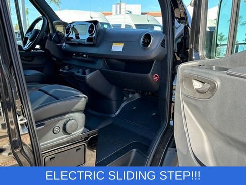 Used 2024 Mercedes-Benz Sprinter 3500 image 21