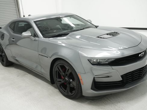 Used 2021 Chevrolet Camaro SS RWD image 3