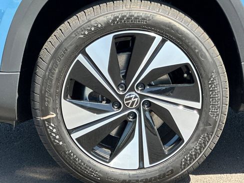 New 2026 Volkswagen Taos SE AWD/4WD image 23