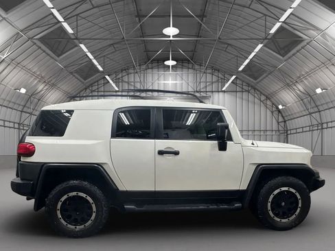 Used 2011 Toyota FJ Cruiser Sport Utility 2D image 6