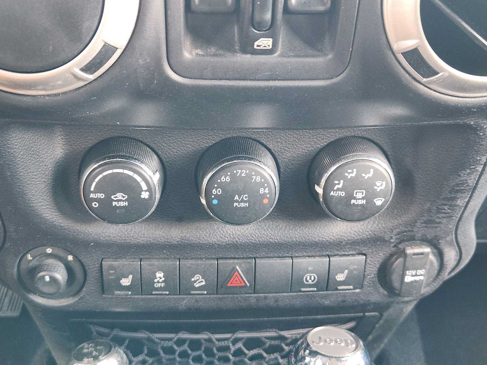 Used 2016 Jeep Wrangler Unlimited Rubicon AWD/4WD image 16
