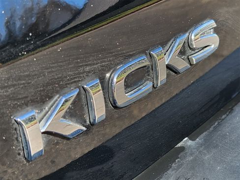 Used 2019 Nissan Kicks SV image 13