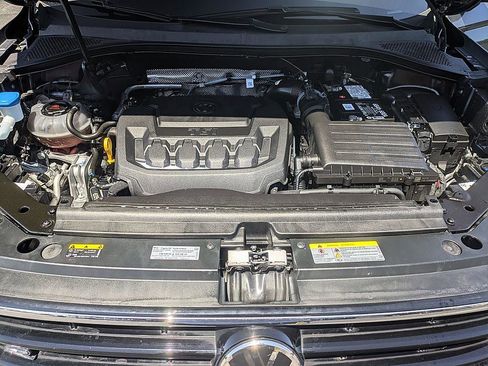 Used 2023 Volkswagen Tiguan SE R-Line image 32