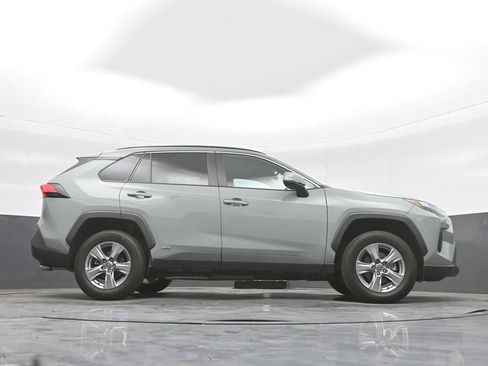Used 2022 Toyota RAV4 XLE w/ XLE Grade Weather Package AWD/4WD image 28