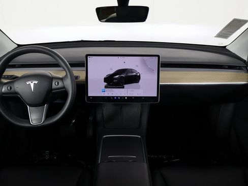 Used 2022 Tesla Model Y Long Range image 8