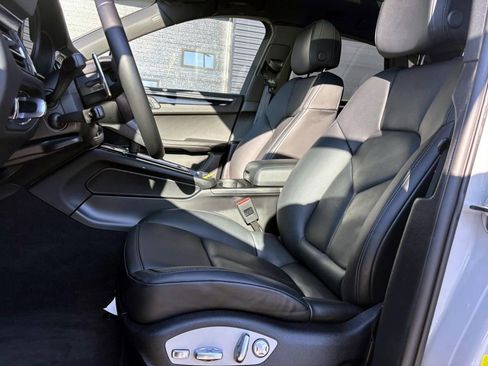 Certified 2024 Porsche Macan image 16