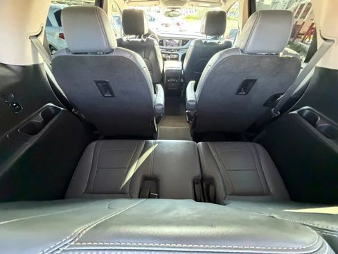 Used 2020 Buick Enclave Essence w/ Sport Touring Edition FWD image 7