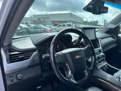 Used 2018 Chevrolet Suburban LT RWD image 13
