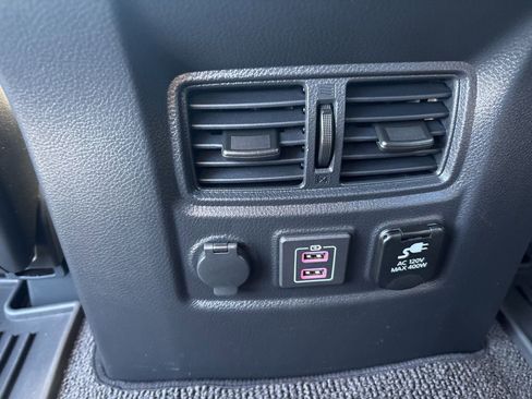 Used 2023 Nissan Titan SV w/ SV Convenience Package AWD/4WD image 25