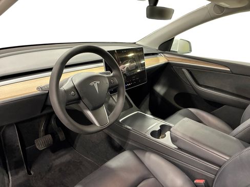 Certified 2023 Tesla Model Y Long Range AWD/4WD image 9