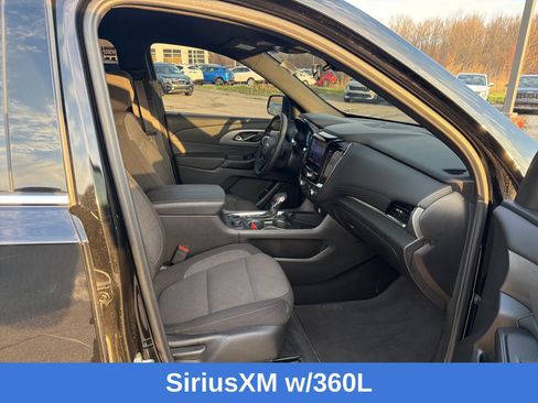 Used 2023 Chevrolet Traverse LT image 24