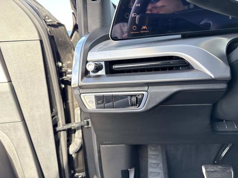 Used 2026 Cadillac Vistiq Luxury image 33