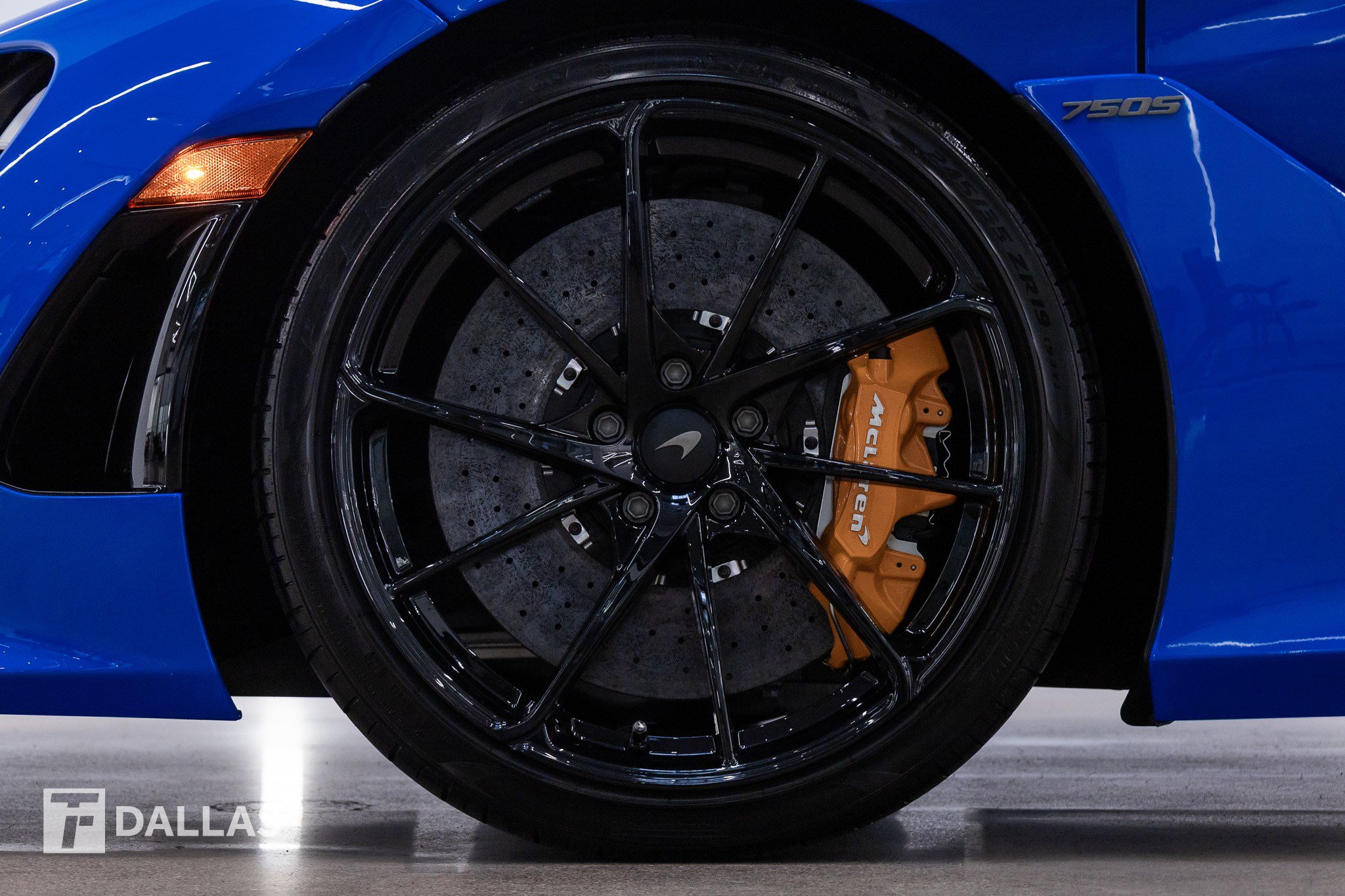 Used 2027 McLaren 750S Spider RWD image 6