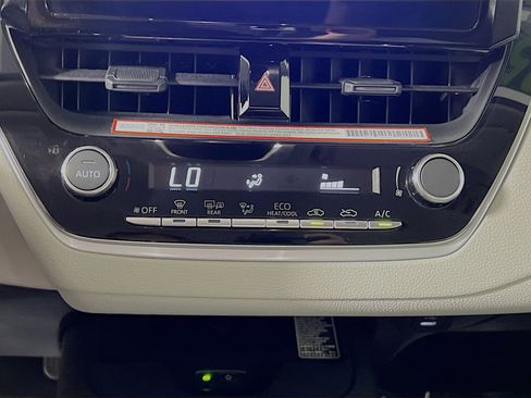 Used 2025 Toyota Corolla LE w/ LE Premium Package FWD image 26