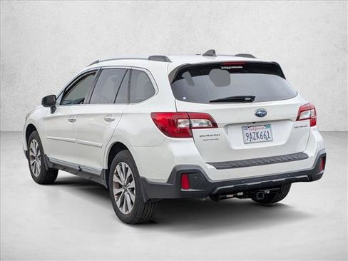 Used 2018 Subaru Outback 2.5i Touring AWD/4WD image 8
