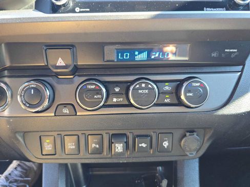 Used 2022 Toyota Tacoma TRD Sport image 28