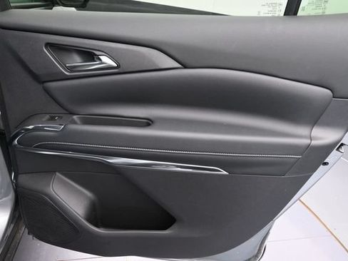 Used 2025 Chevrolet Traverse LT w/ Driver Confidence Package FWD image 31