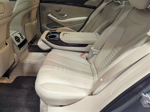 Used 2019 Mercedes-Benz S 560 Sedan image 18
