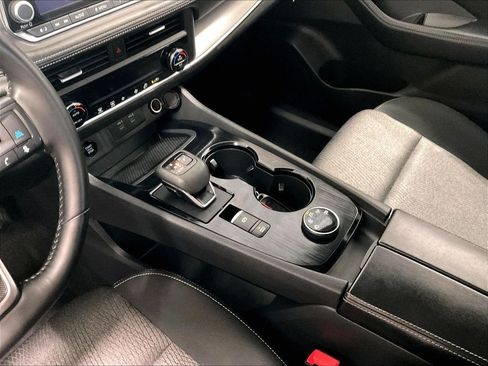 Used 2025 Nissan Rogue SV AWD/4WD image 20