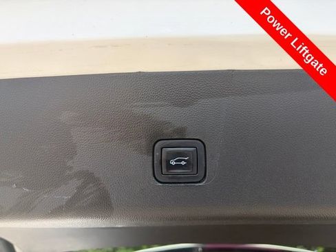 Used 2018 Chevrolet Traverse LT FWD image 20