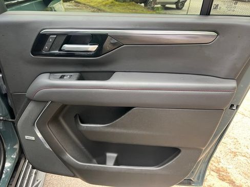 Used 2025 Chevrolet Suburban RST w/ RST Capability Package AWD/4WD image 20