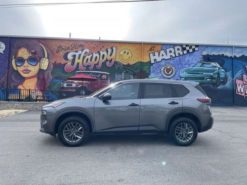 Used 2023 Nissan Rogue S AWD/4WD image 2