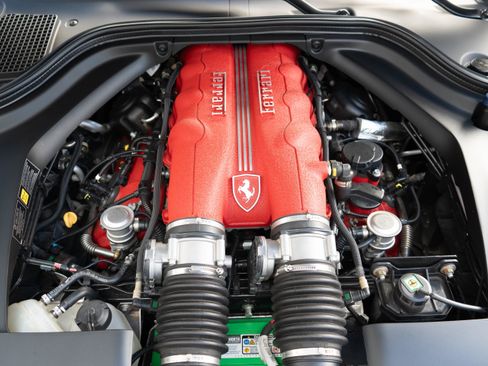 Used 2011 Ferrari California RWD image 34