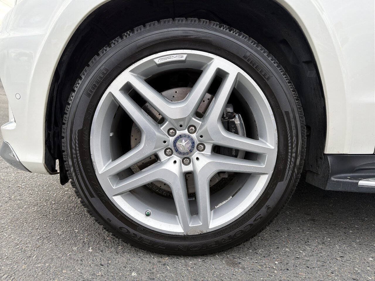 Used 2015 Mercedes-Benz GL 550 4MATIC w/ Driver Assistance Package image 2