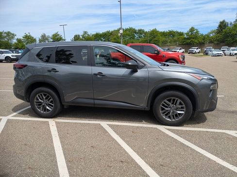 Used 2024 Nissan Rogue S AWD/4WD image 4