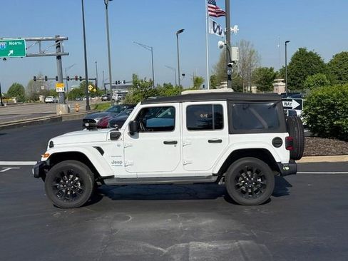 Used 2021 Jeep Wrangler Unlimited Sahara w/ Cold Weather Group AWD/4WD image 2