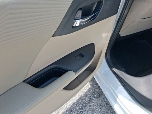 Used 2017 Honda Accord LX image 24