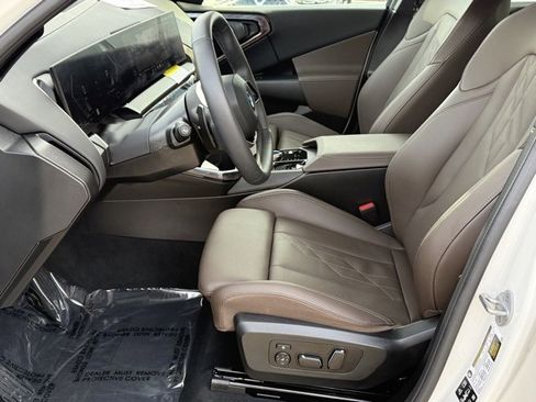 Used 2025 BMW X3 xDrive30i w/ Premium Package image 19