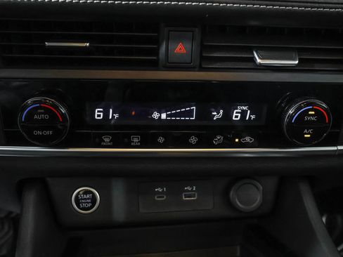 Used 2023 Nissan Rogue SV image 39