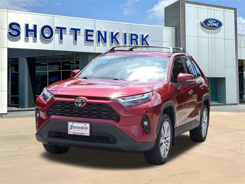 Used 2023 Toyota RAV4 XLE Premium image 3