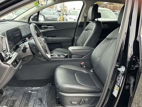 Used 2025 Kia Sportage EX image 17