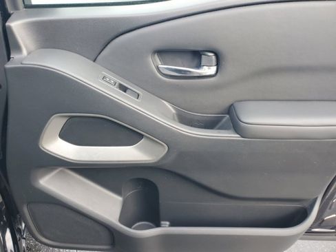 Used 2022 Nissan Frontier SV image 34