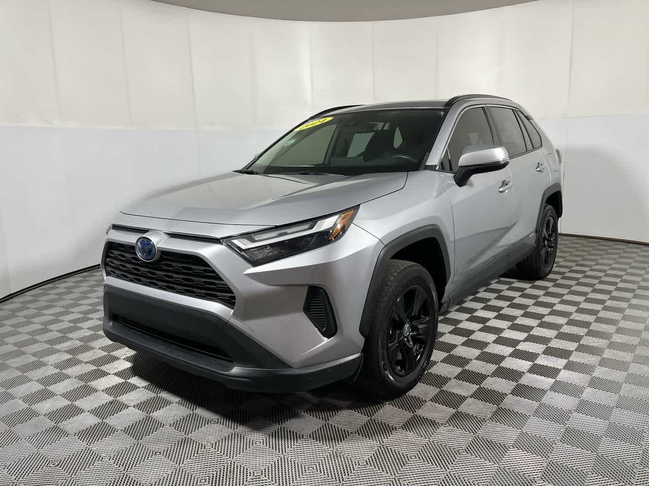 Used 2024 Toyota RAV4 XLE w/ Convenience Package AWD/4WD image 4
