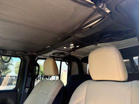 Used 2023 Jeep Gladiator Sport AWD/4WD image 8