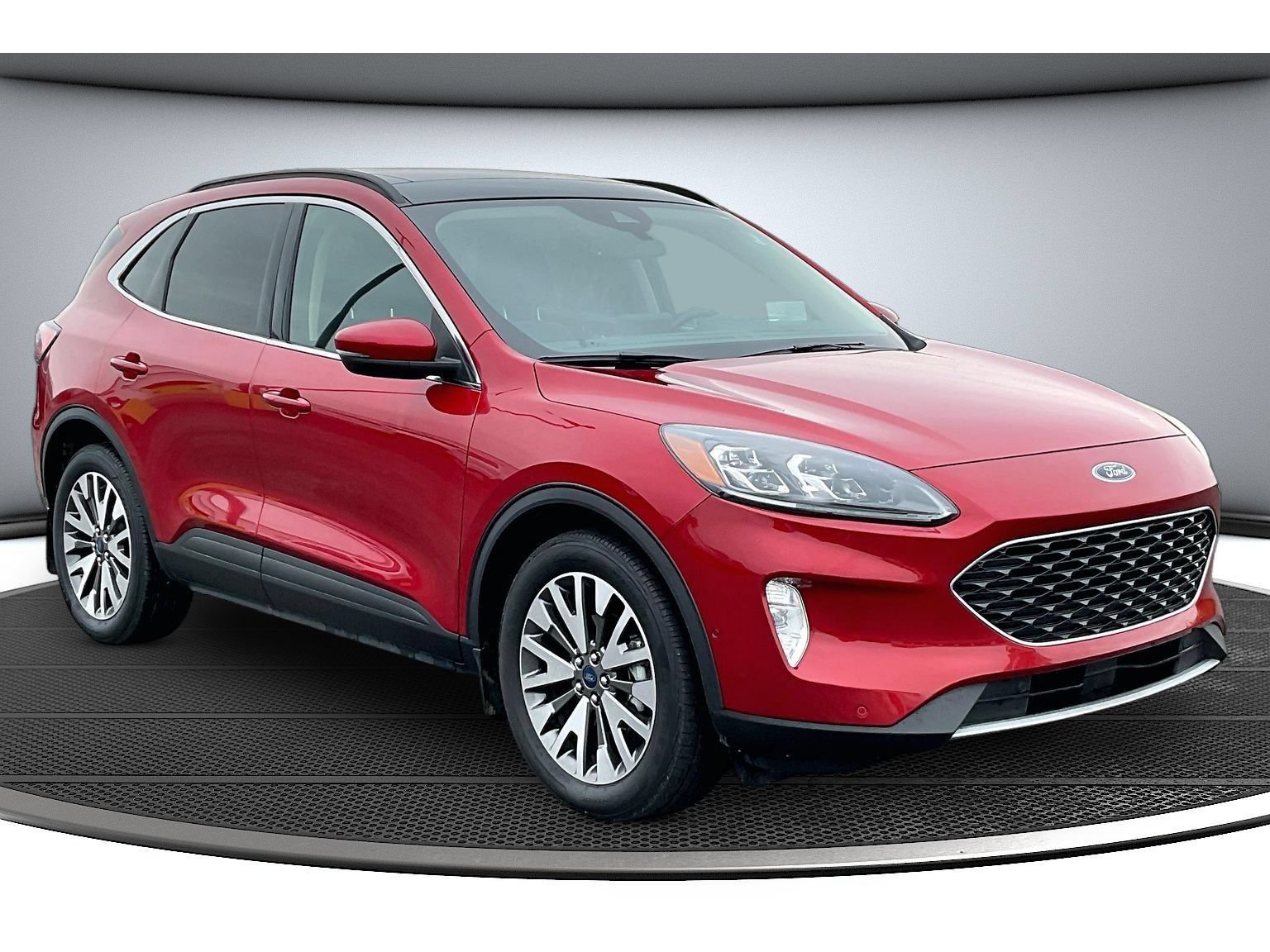 Used 2020 Ford Escape Titanium AWD/4WD image 2