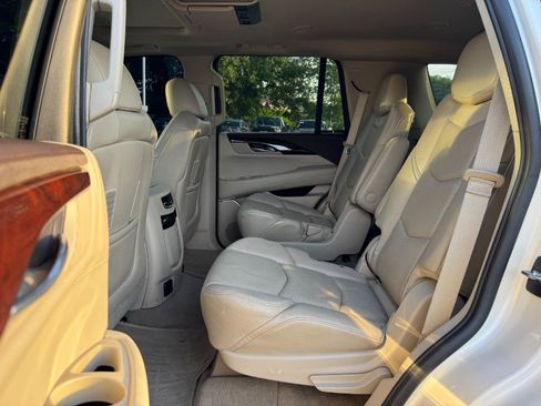 Used 2015 Cadillac Escalade Premium AWD/4WD image 16
