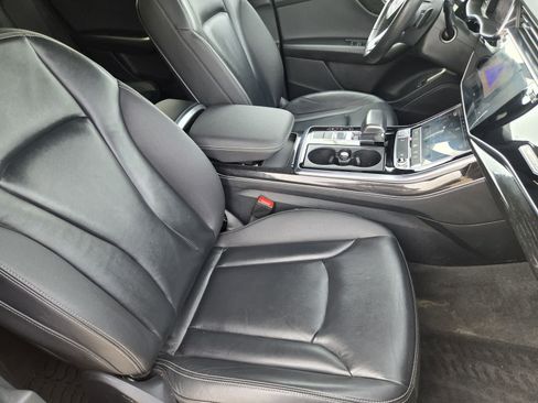 Used 2019 Audi Q8 Premium w/ Convenience Package AWD/4WD image 13