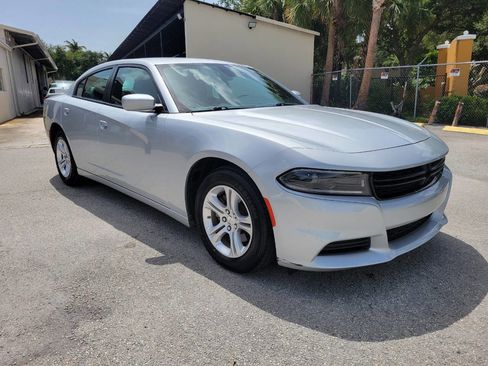 Used 2022 Dodge Charger SXT image 3