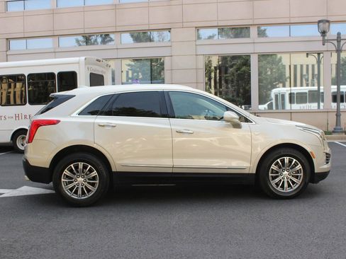 Used 2017 Cadillac XT5 Luxury w/ Driver Awareness Package image 6