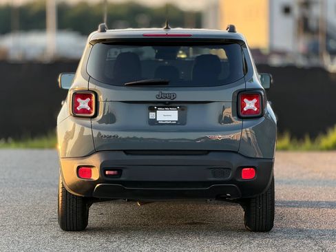 Used 2017 Jeep Renegade Trailhawk AWD/4WD image 4